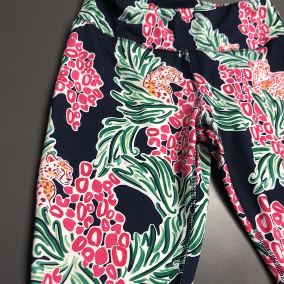 ⬇️⭐️ Crown&Ivy Women’s Medium Athletic Leggings - Picture 5 of 9